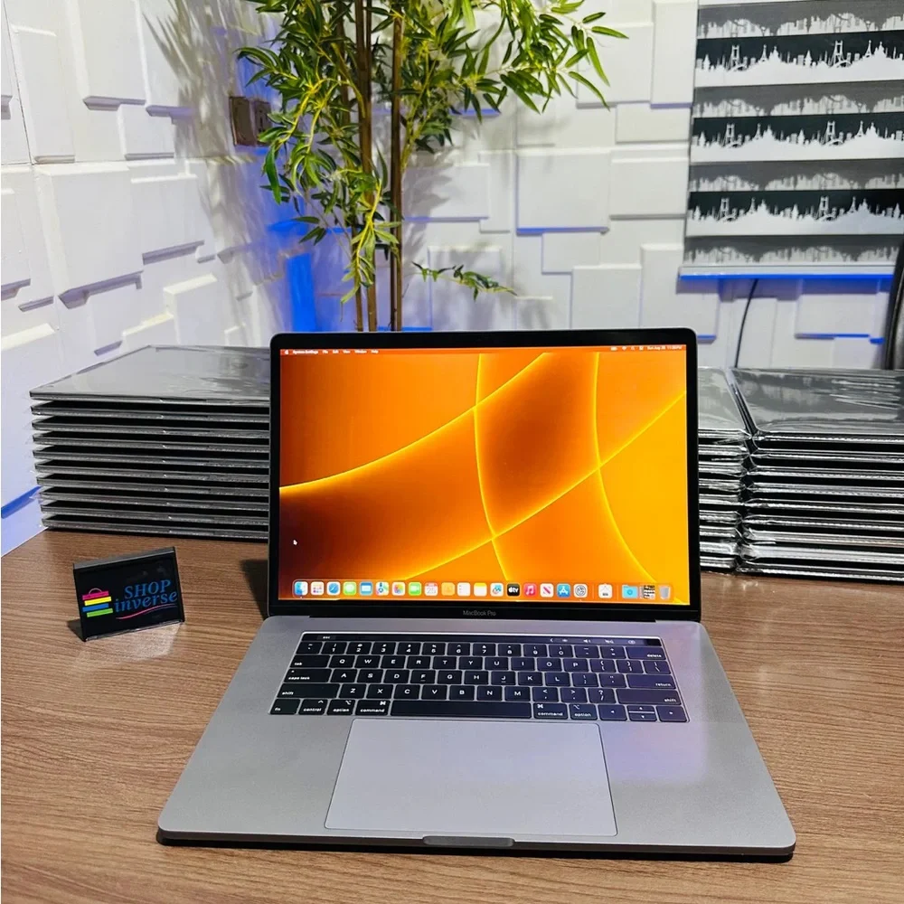 Apple MacBook Pro - Sleek Gray